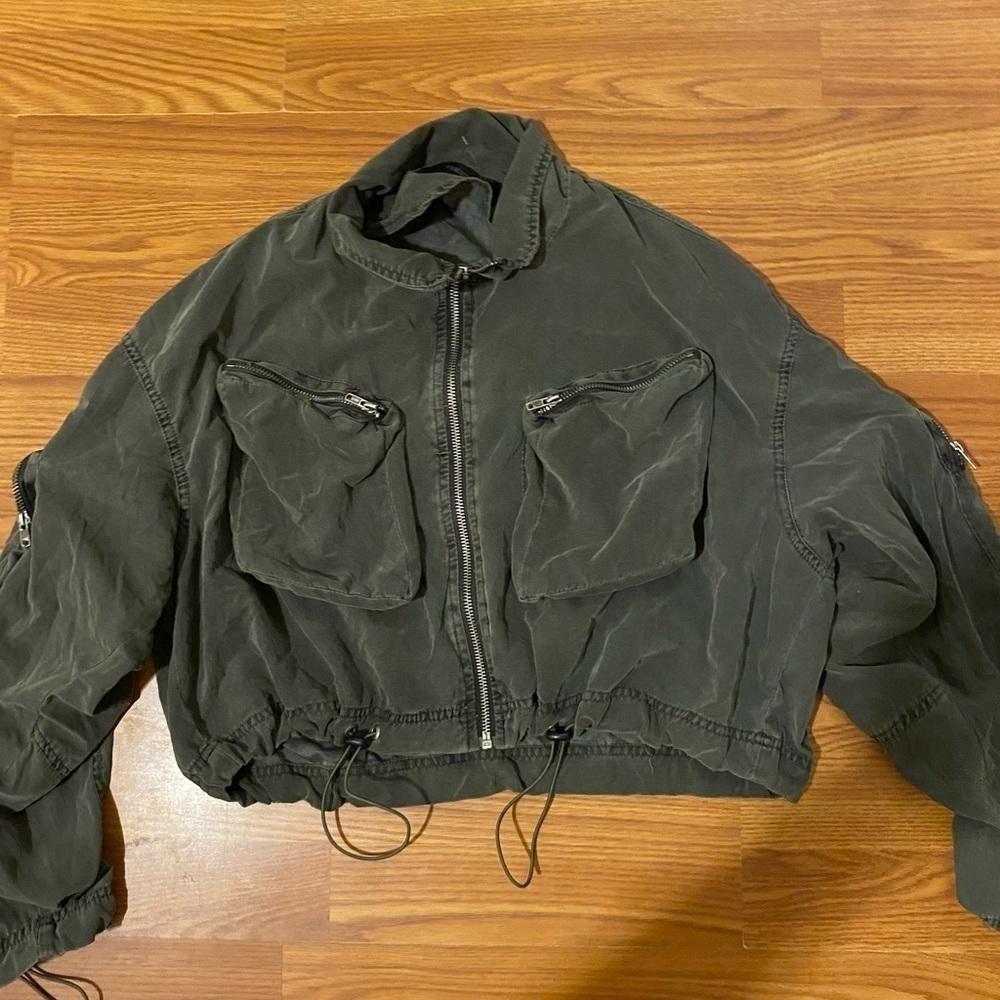 Forever 21 Cropped Lightweight Jacket Small (GG)